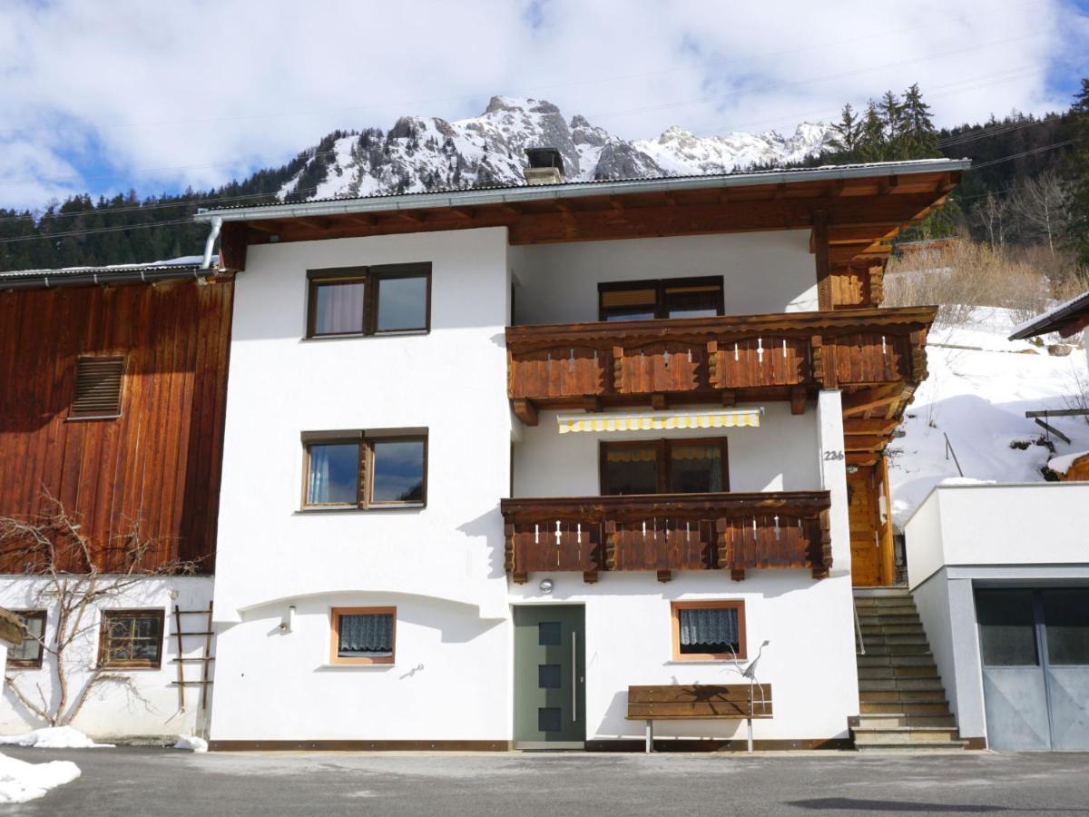 Holiday Home Hölzl Flirsch Kültér fotó