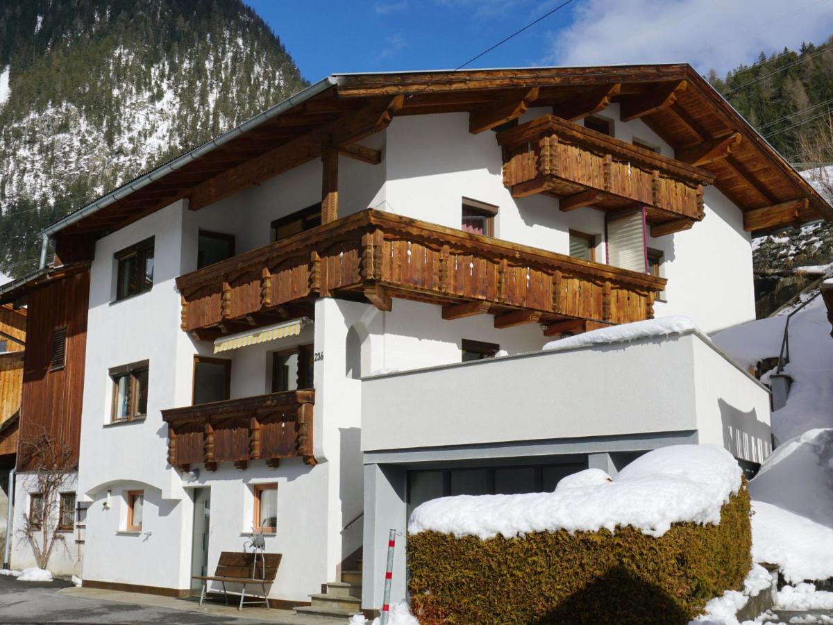 Holiday Home Hölzl Flirsch Kültér fotó