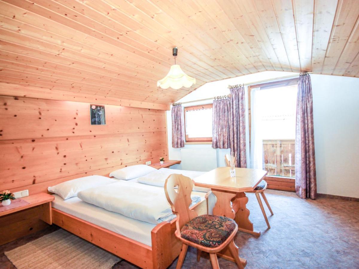 Holiday Home Hölzl Flirsch Kültér fotó