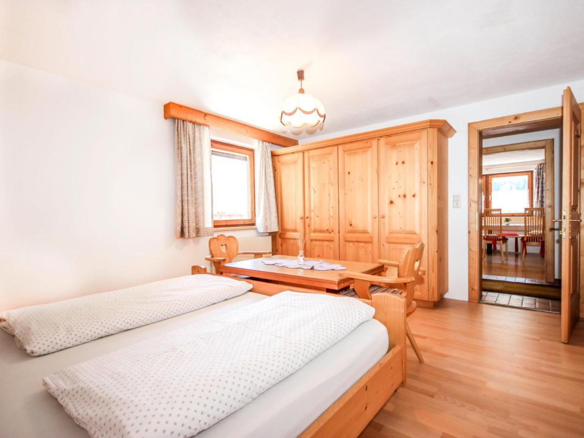 Holiday Home Hölzl Flirsch Kültér fotó