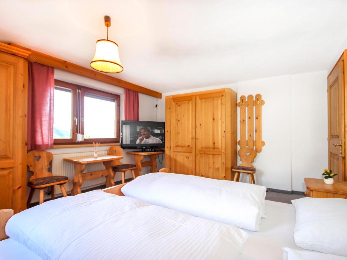 Holiday Home Hölzl Flirsch Kültér fotó