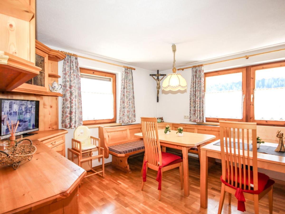 Holiday Home Hölzl Flirsch Kültér fotó