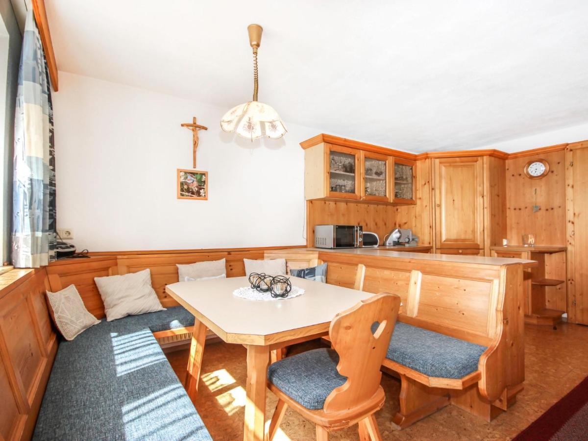 Holiday Home Hölzl Flirsch Kültér fotó