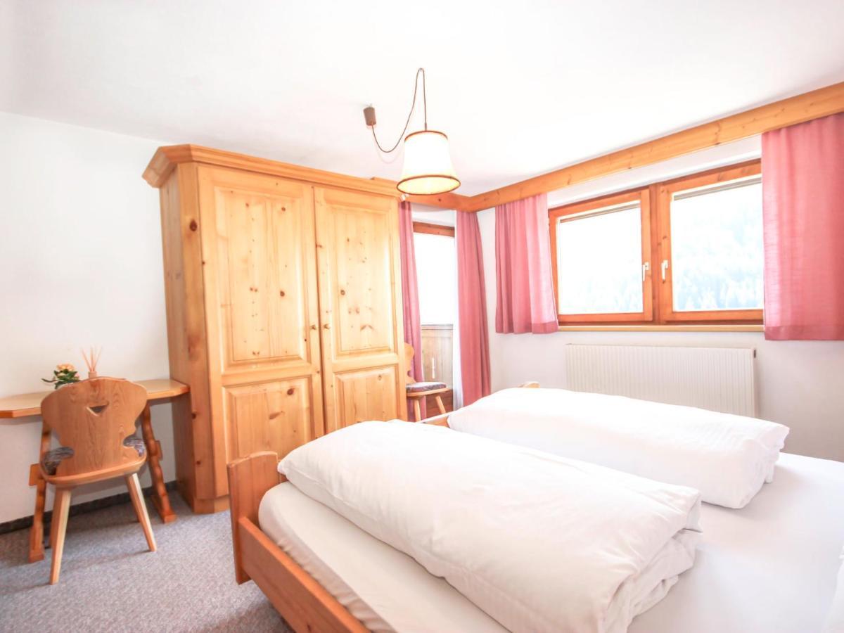 Holiday Home Hölzl Flirsch Kültér fotó